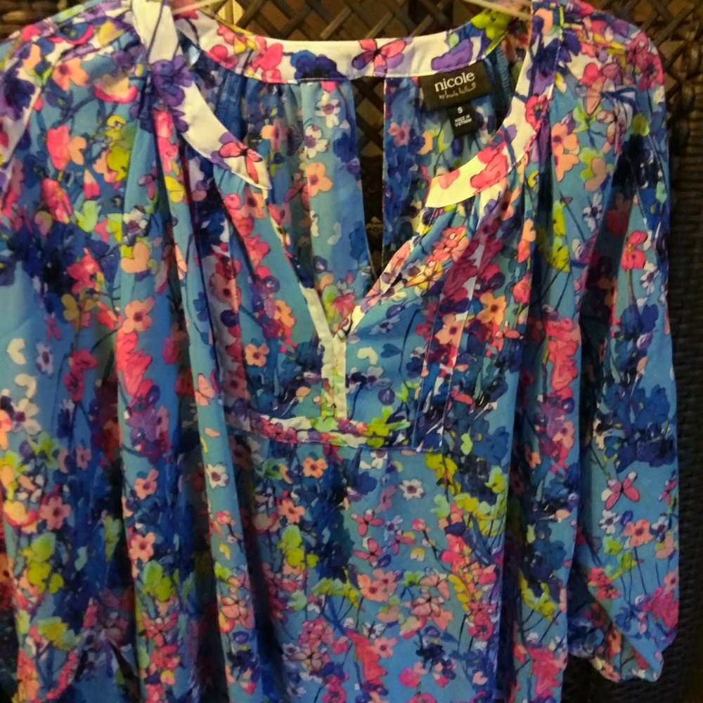 Shirt - Picture 3 of 4